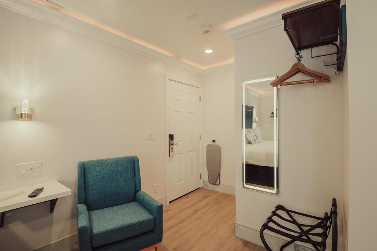 Blufftop Inn & Suites - Wharf/Restaurant District 모로베이 외부 사진